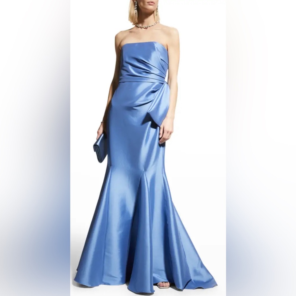 Badgley Mischka
Strapless Bow-Back Dress